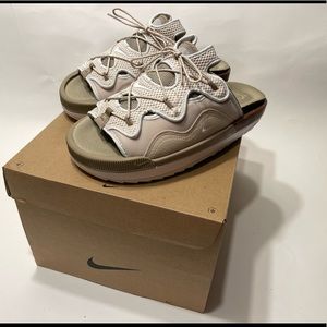 Nike Offline 2.0 Mule Slide Sandals. Khaki.